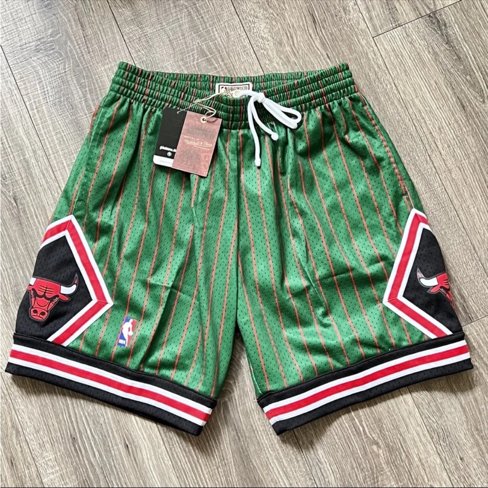 NWT Mitchell & Ness Chicago Bulls Green Swingman Shorts